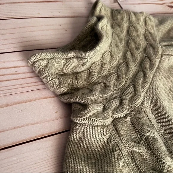 Alashan Wool and Cashmere Blend Fisherman Turtleneck in Sage Green size Large - Picture 7 of 15